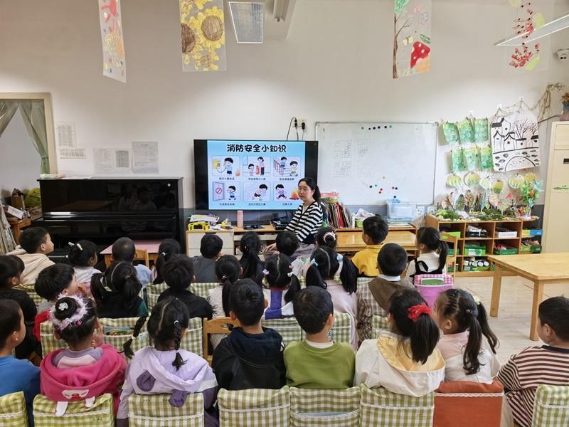 消防在心，安全随行 ——莘塔幼儿园消防疏散演练活动